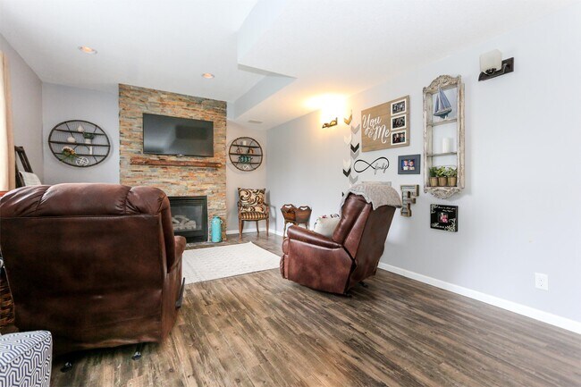 Building Photo - 1715 Fox Run