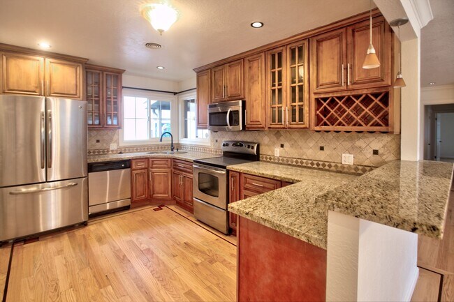 Building Photo - Charming 3bed/1bath in Hayward