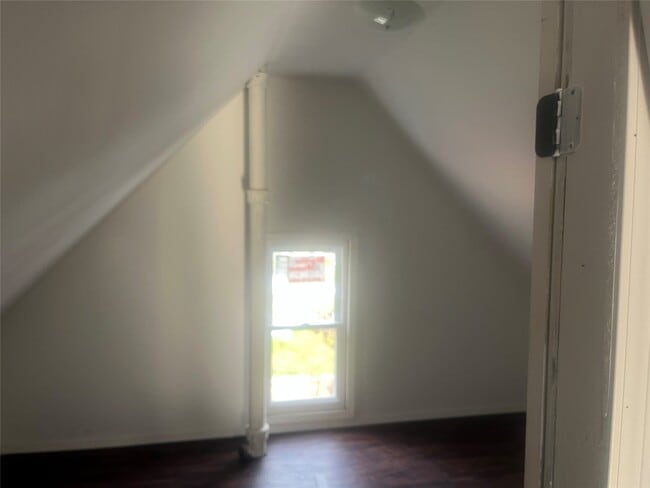 Building Photo - 127 Burbank Ave