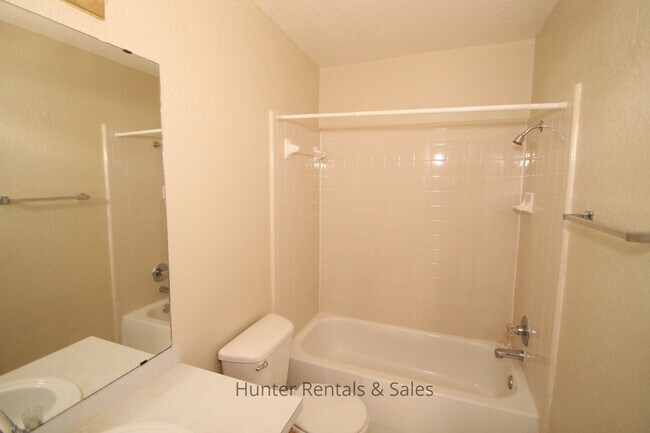 Building Photo - 4504 Jeff Scott Dr