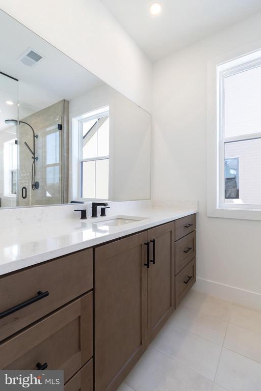 Building Photo - 853 N Manchester St