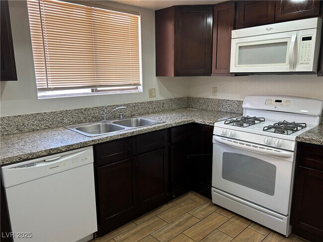 Building Photo - 3937 S Torrey Pines Dr