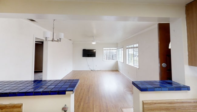 Building Photo - 3BD/2BA, Large Rooms, Patio!