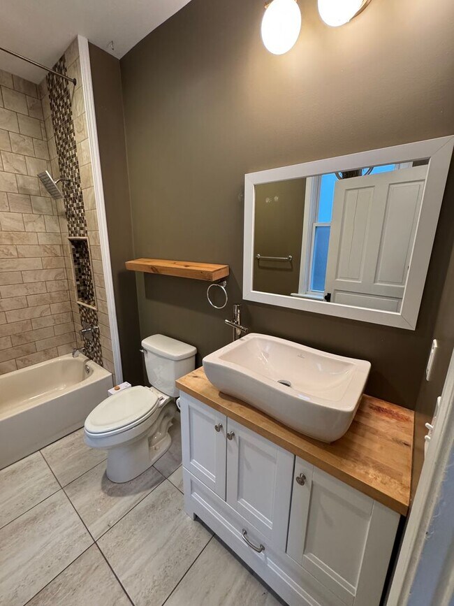 Building Photo - Beautifully Renovated 3BR Row Home in Deutschtown – Spacious, Modern & Incredible Location