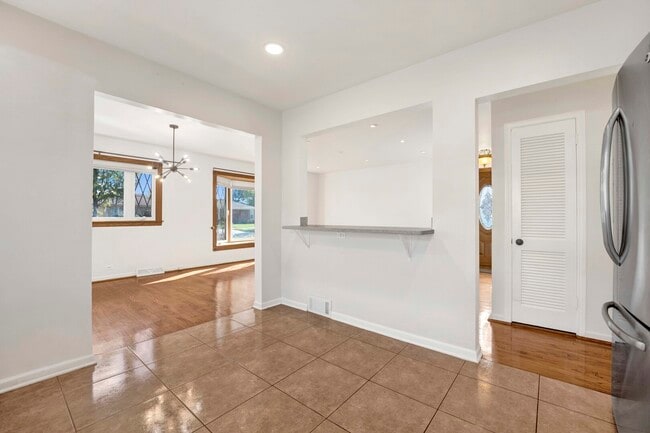 Building Photo - 9410 Lawler Ave