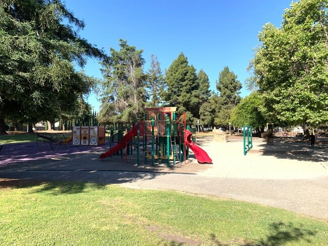 Building Photo - Large updated home located 3.9 Miles from Apple Headquarters, 8.6 miles form Googleplex