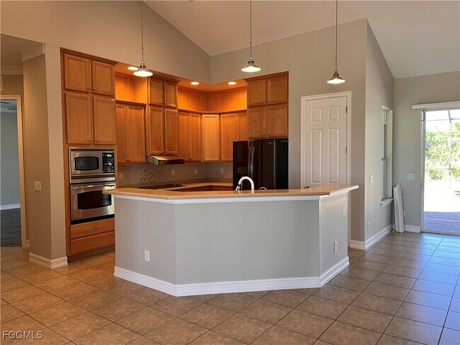 Building Photo - 1521 SW 22nd Pl