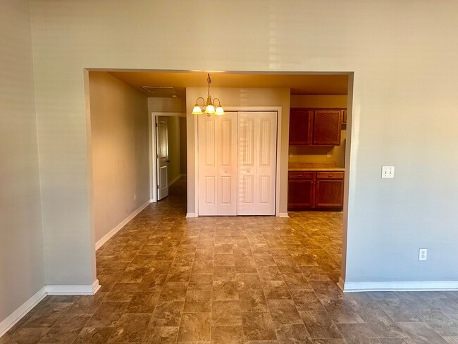 Building Photo - 2 bed, 2 bath townhome in Calera