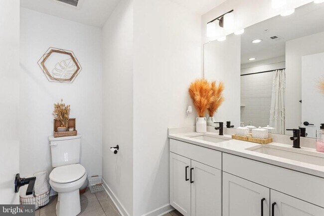 Building Photo - 2006 Northbank Pl