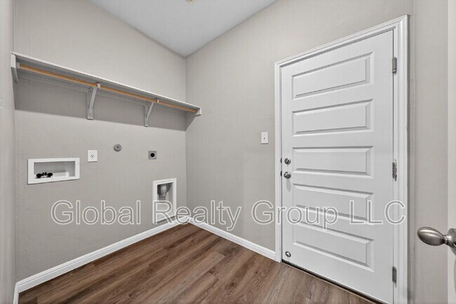 Building Photo - 13015 Red Elks Lks