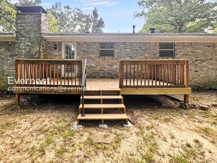 Building Photo - 903 Bristol Dr