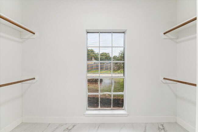 Building Photo - 14710 James River Ln