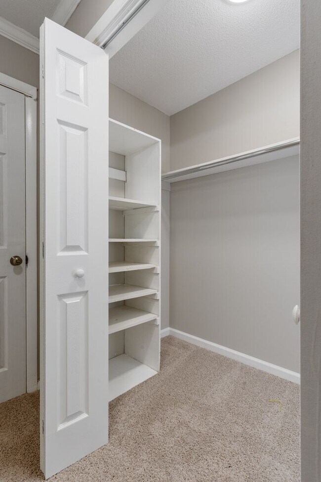 Building Photo - 400 Derby Ln