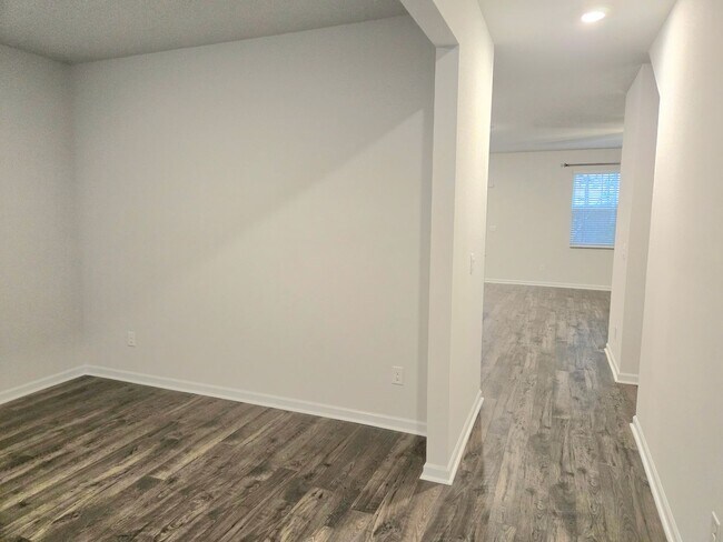 Building Photo - 4828 Southwind Rd