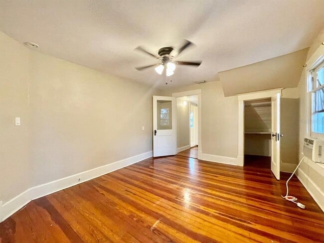 Building Photo - 557 6th Ave N