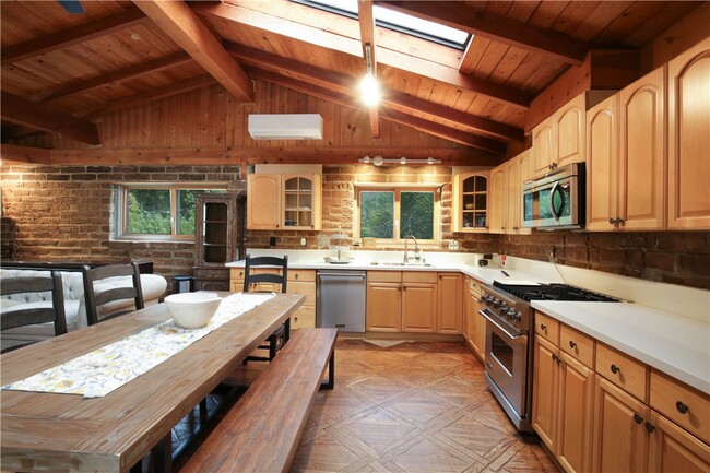 Building Photo - 17825 Bear Valley Ln