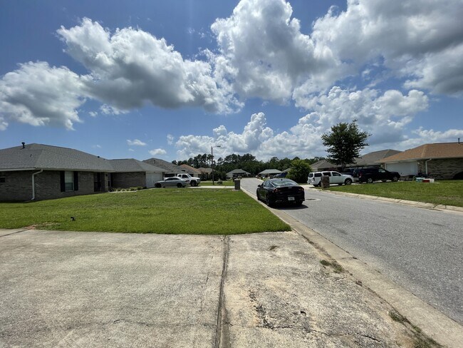 Building Photo - 7025 Boo Ln