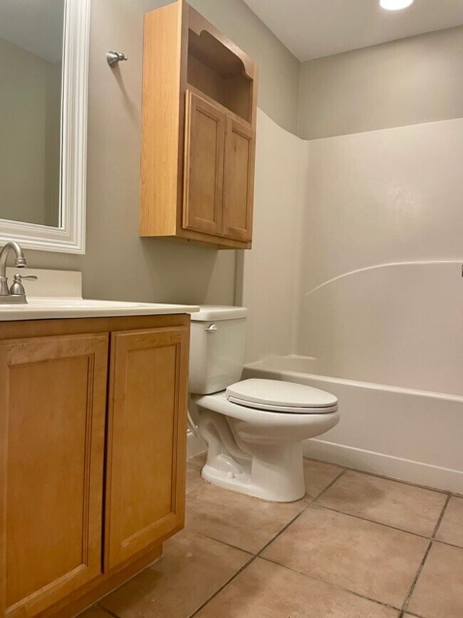 Building Photo - Newly renovated 2 Bed/2 Bath condo in heart of Destin