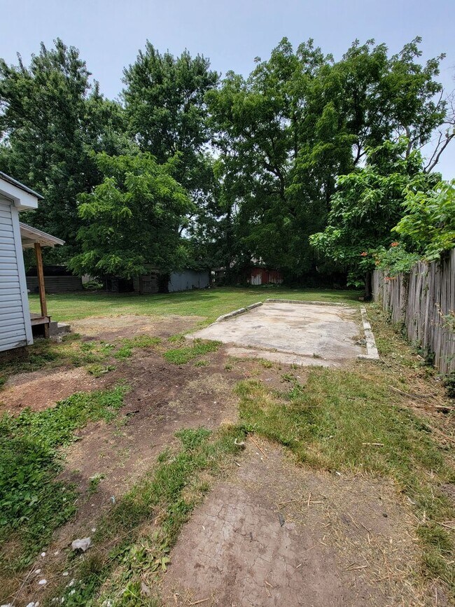 Building Photo - 2209 N Travis Ave