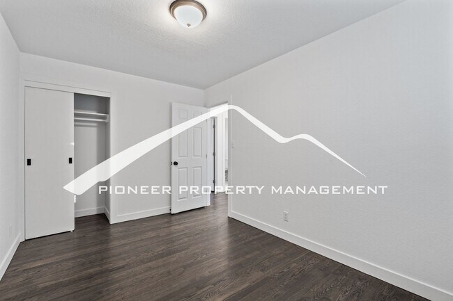 Building Photo - Stylishly Renovated Home with Enclosed Fence, AC and 1 Car Garage