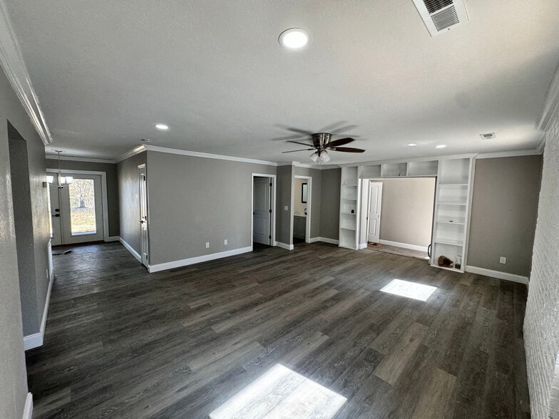 Building Photo - 2726 Highland Cir