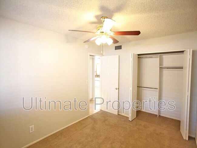 Building Photo - 8445 N 47th Dr
