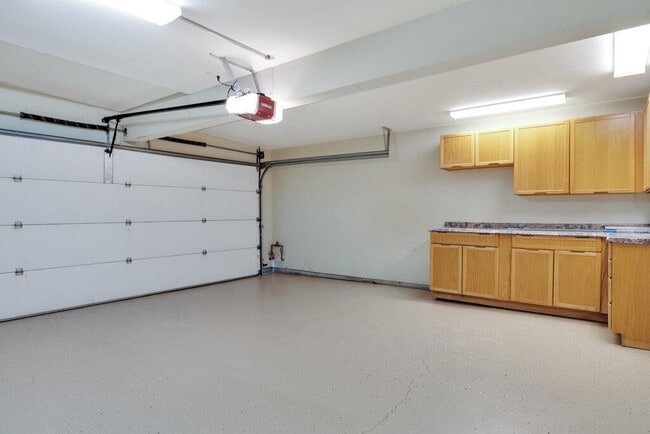 Building Photo - 73416 Irontree Dr