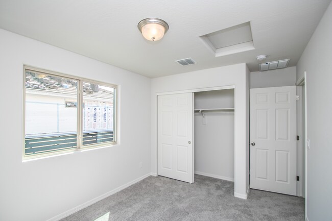 Building Photo - 3Br Home $1799 59th Ave/Broadway