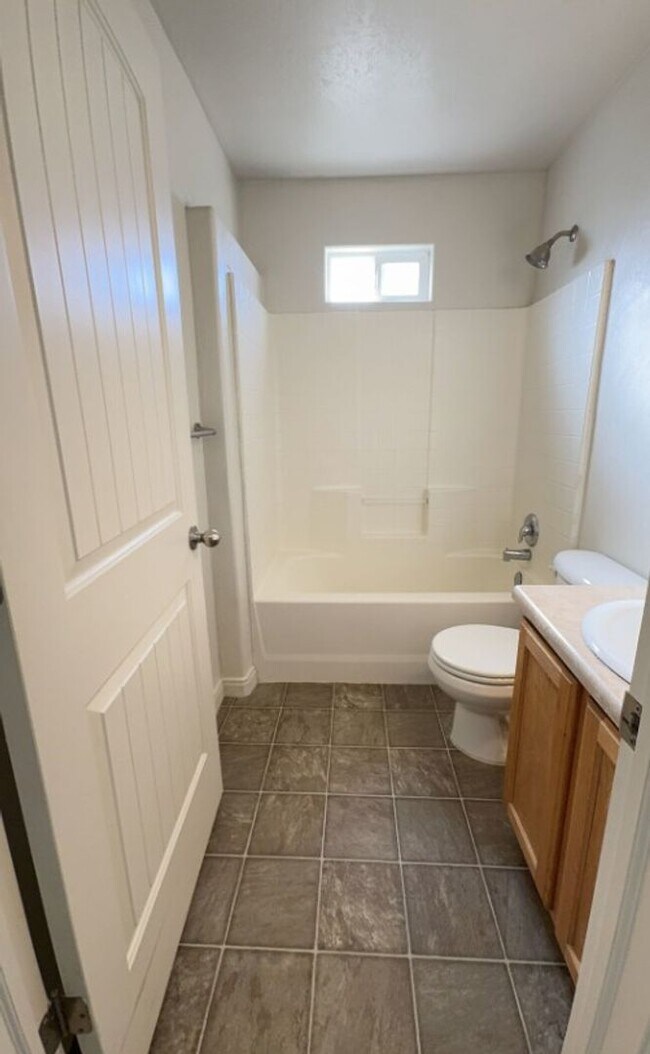 Building Photo - 4281 Wagon Wheel Dr E