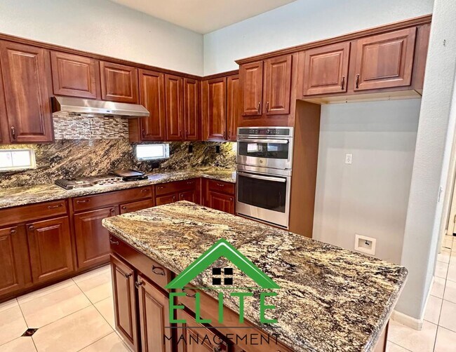 Building Photo - Stunning 4-Bedroom, 3.5-Bath Home