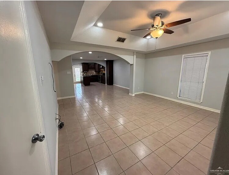 Building Photo - 137 Mynah Ave
