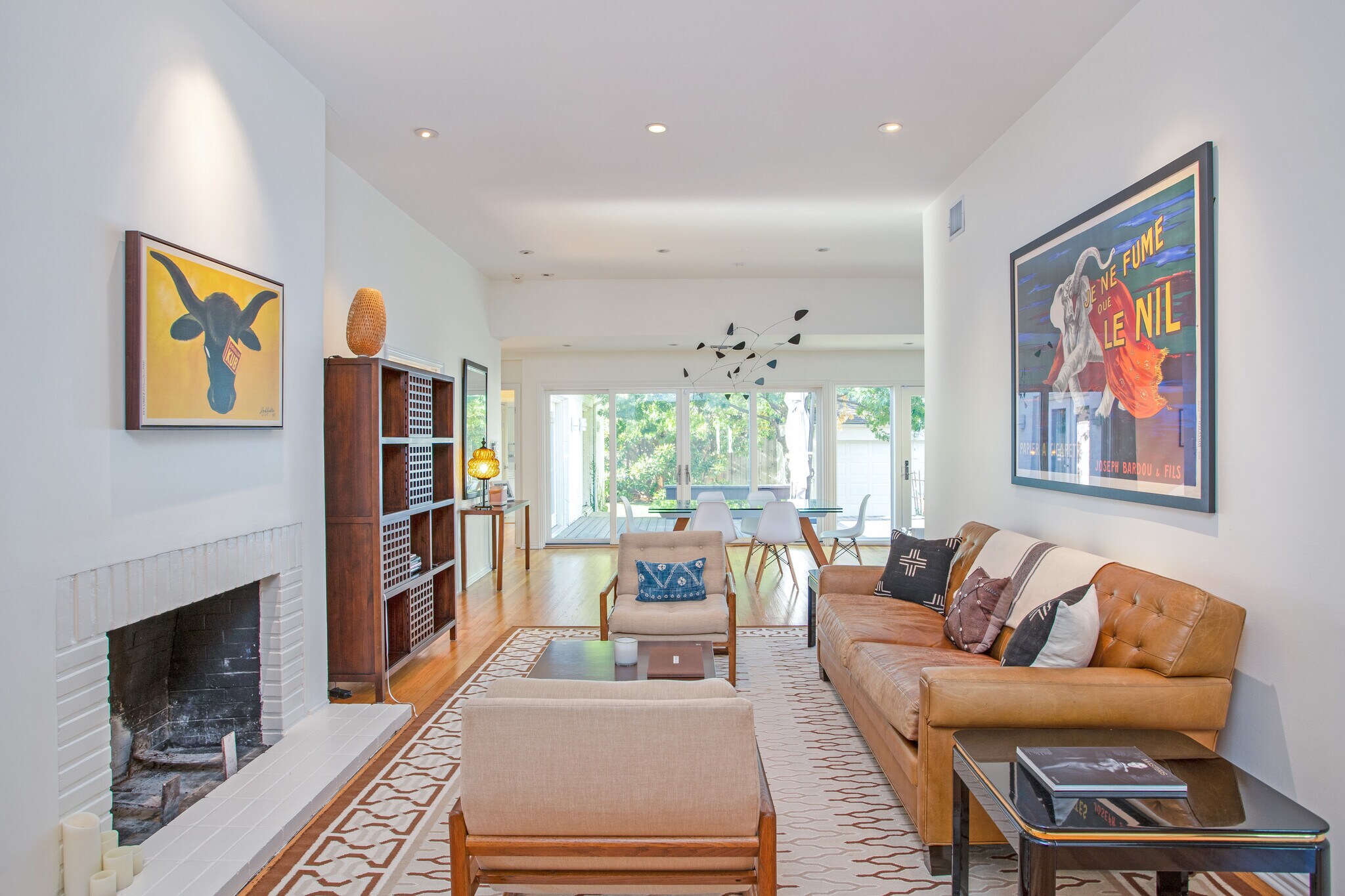Living room - 4641 Belclaire Ave