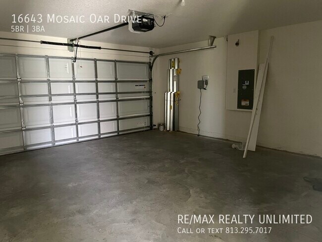 Building Photo - 16643 Mosaic Oar Dr