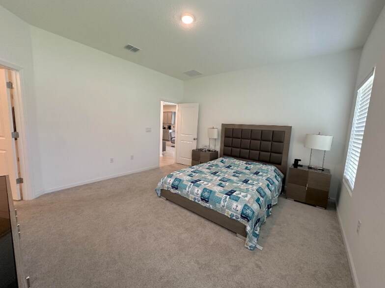 Building Photo - 3501 Yarian Dr