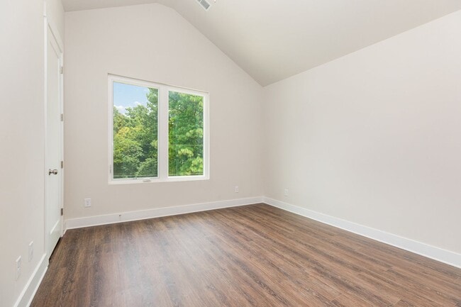 Building Photo - Beautiful 3BR 2.5BA Townhome w/ Full Appliance Kitchen • Garage Parking • Ultra-Modern