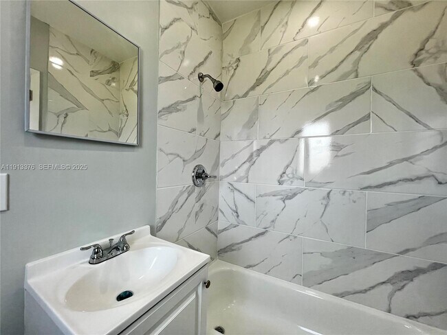 Building Photo - 806 NW 7th Terrace