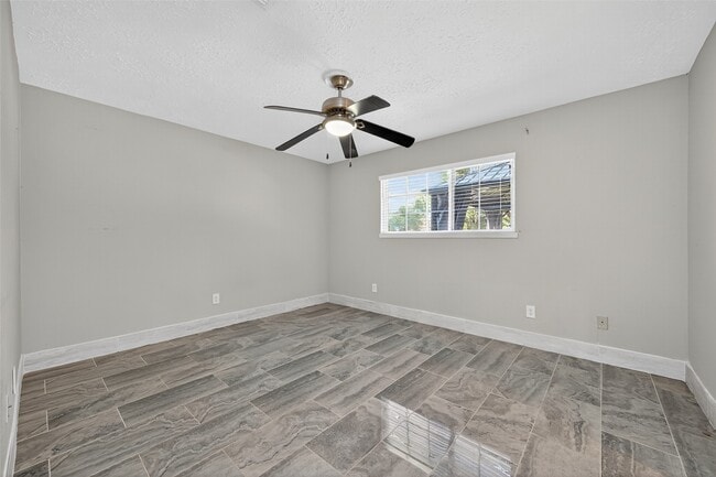 Building Photo - 8203 Huntermoor Cir