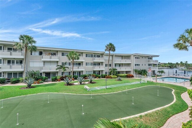 Building Photo - 1198 Hillsboro Mile