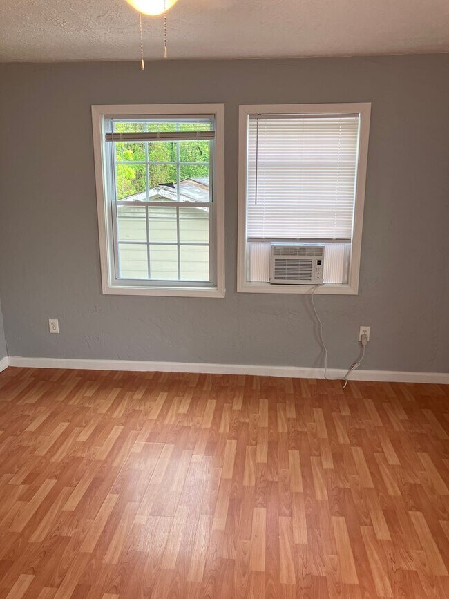 Building Photo - 1226 Martin Cir