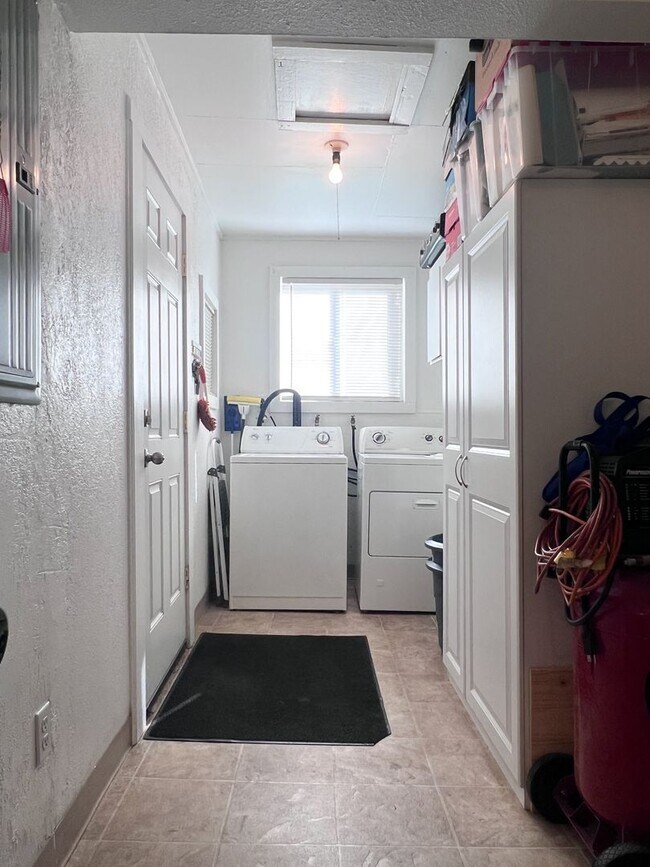 Building Photo - OWN961