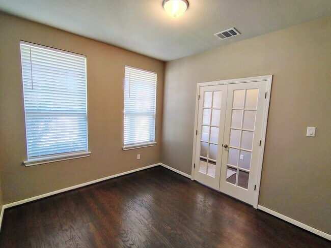 Building Photo - 2307 Sweet Bay Dr