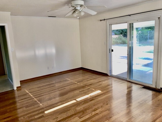 Building Photo - Classic 3/2 Home in Gorgeous South Land Park-1161 34th Ave