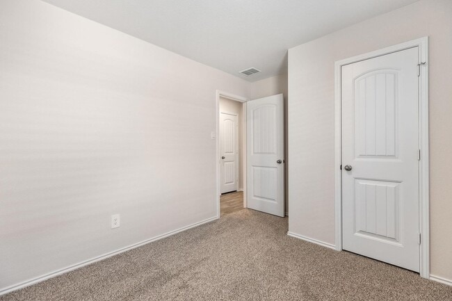 Building Photo - 1702 Miller Ter