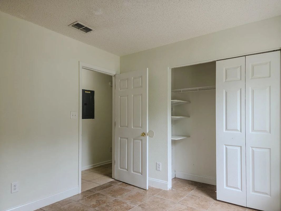 Building Photo - 2708 Oak Park Ct