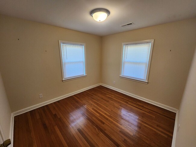 Building Photo - 3 bedroom house