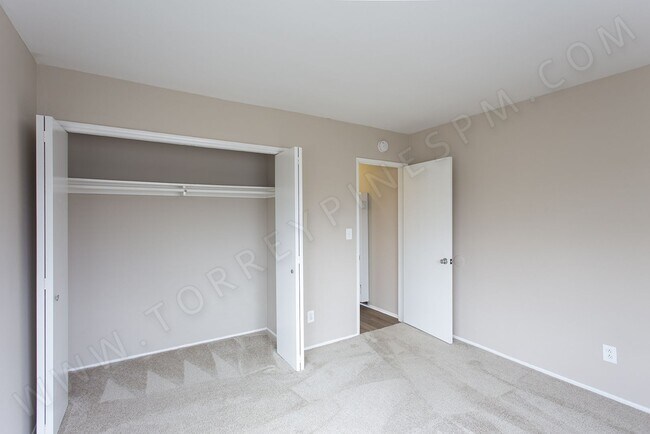 Building Photo - Upstairs 2BR/2BA in North Pacific Beach wi...
