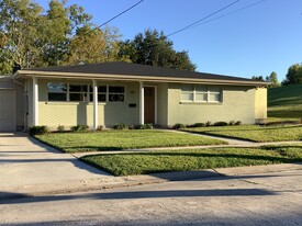 Attractive front entrance. Freshly painted. - 101 Hibiscus Pl