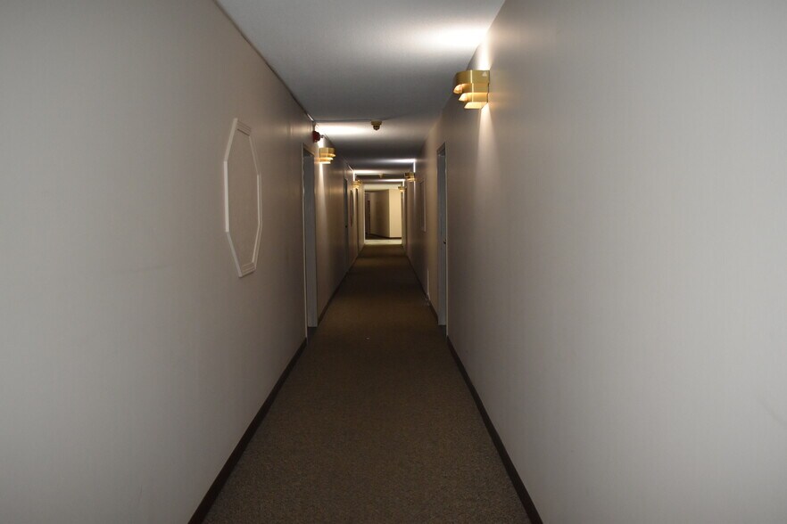 Building Photo - 2201 S Stewart Ave