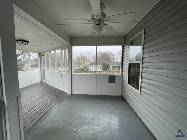 Building Photo - 308 Cosmos Ave