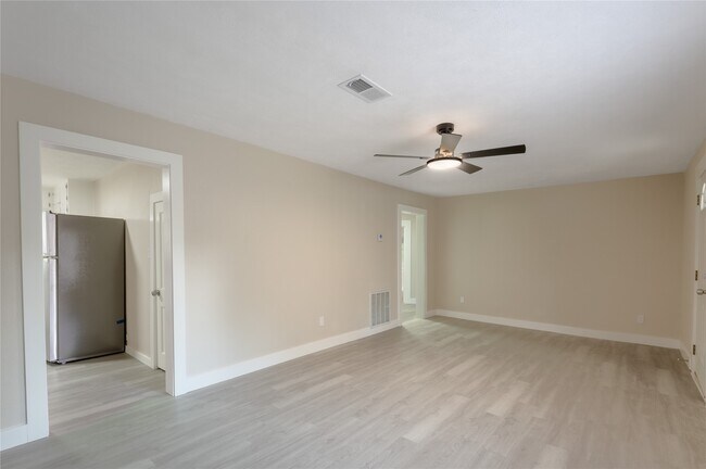 Building Photo - 1107 W Dogwood St